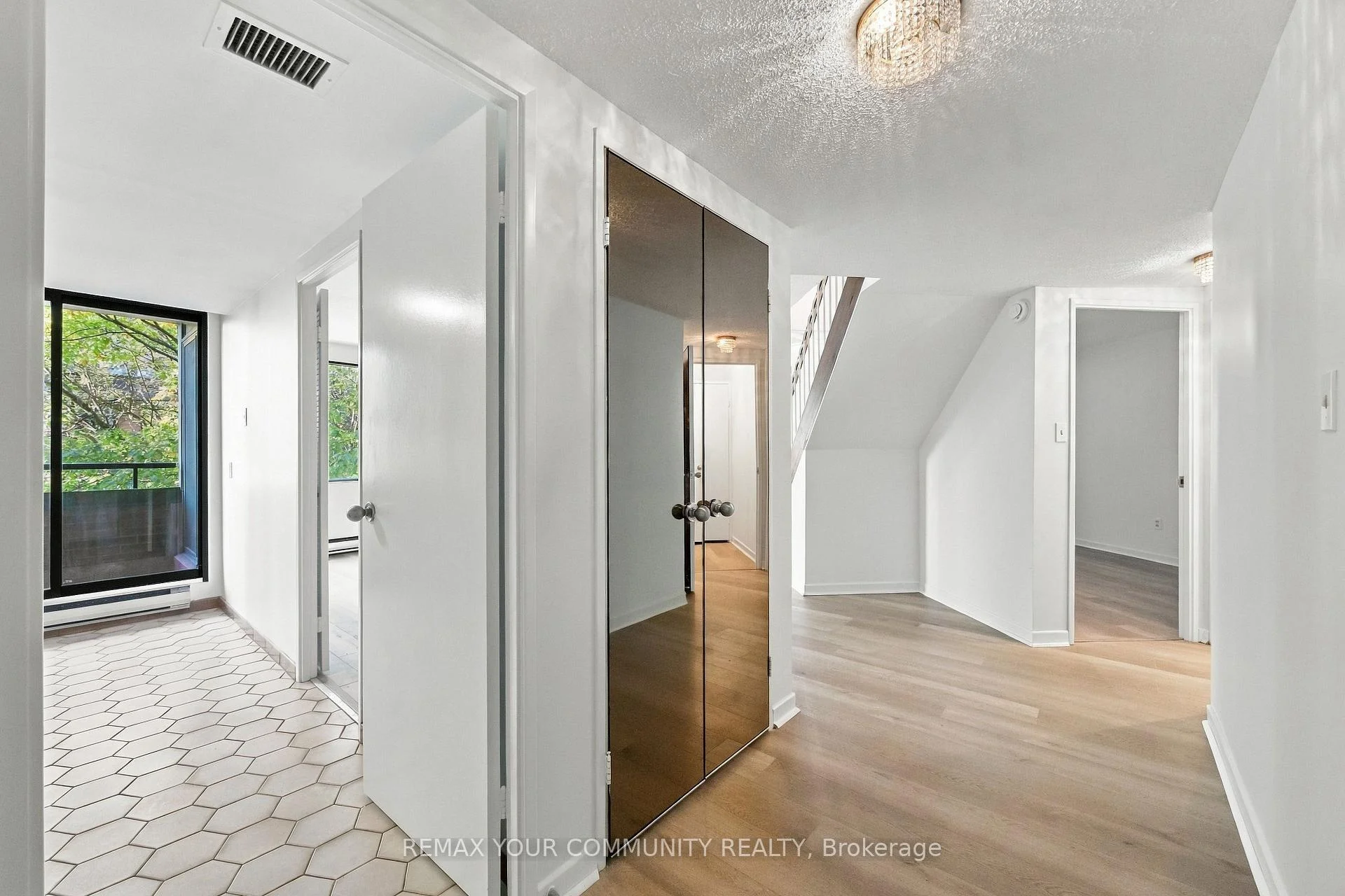 Photo 13 of Unit 410, 349 St Clair Avenue W, Toronto, Casa Loma — HOMEH