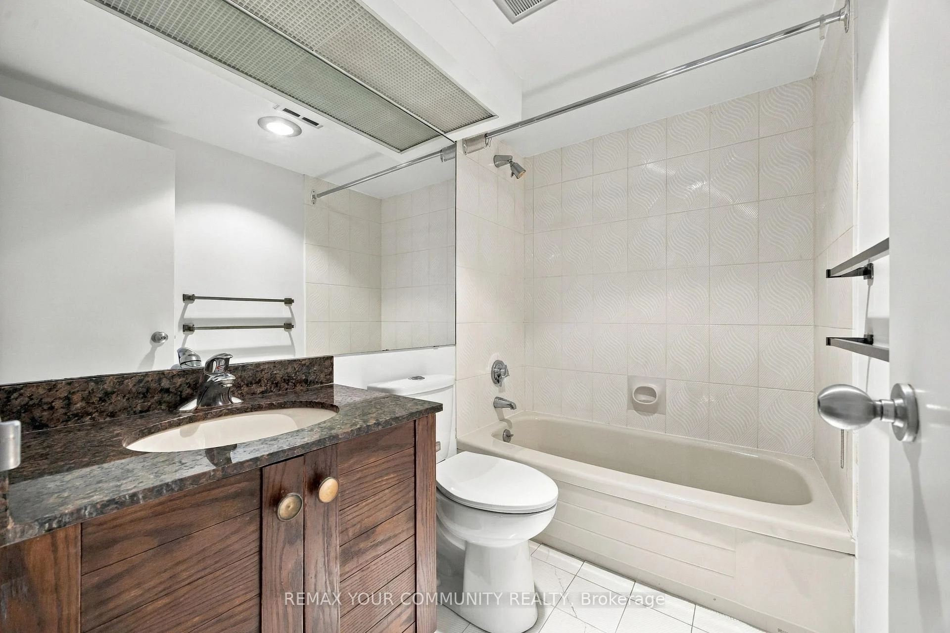 Photo 17 of Unit 410, 349 St Clair Avenue W, Toronto, Casa Loma — HOMEH