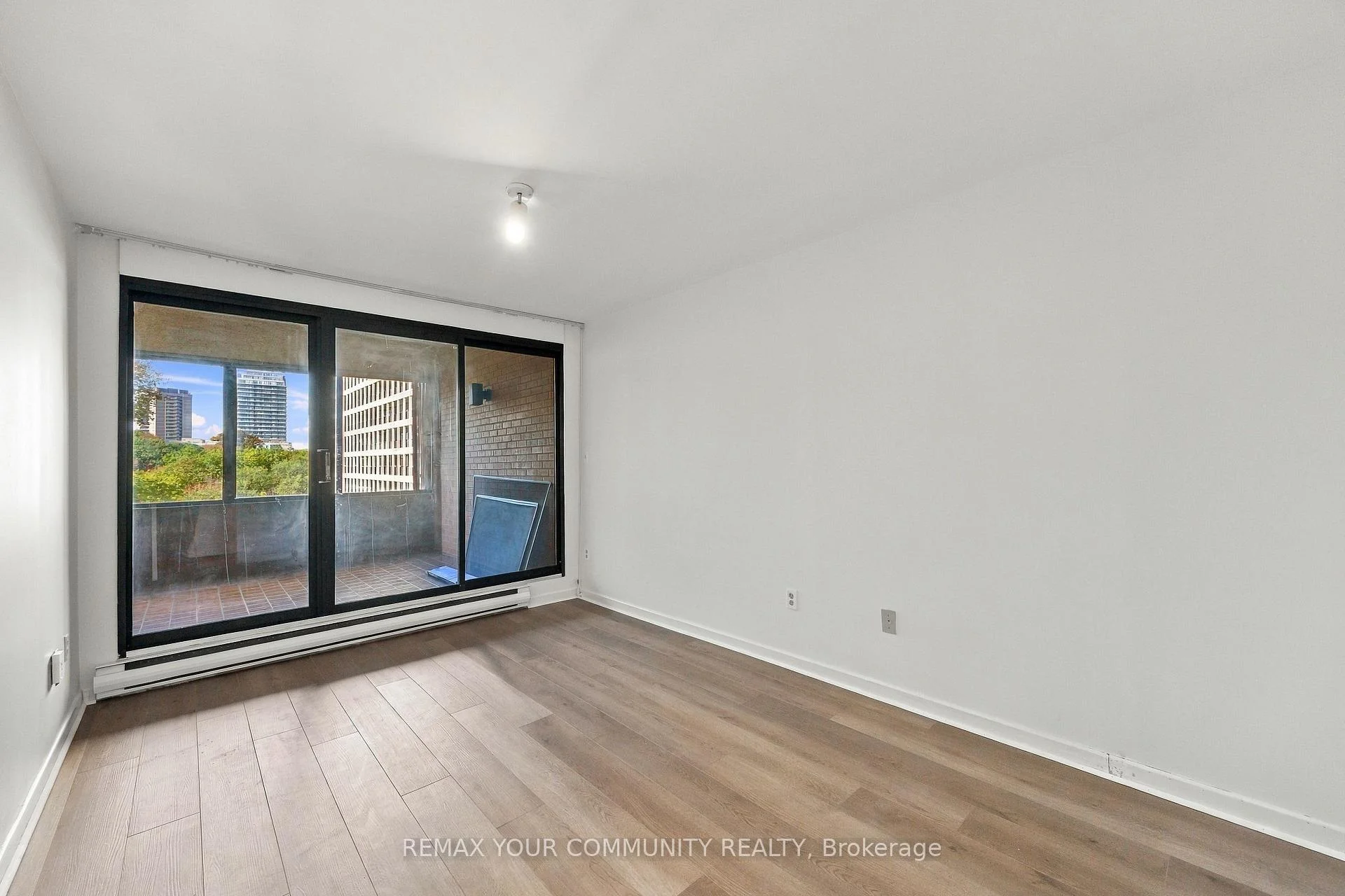 Photo 19 of Unit 410, 349 St Clair Avenue W, Toronto, Casa Loma — HOMEH