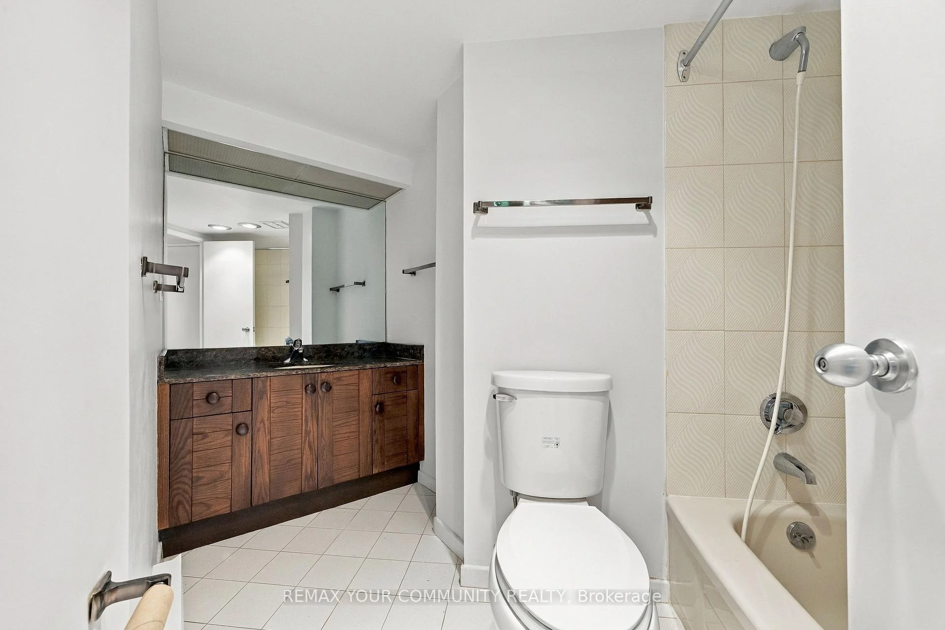Photo 26 of Unit 410, 349 St Clair Avenue W, Toronto, Casa Loma — HOMEH