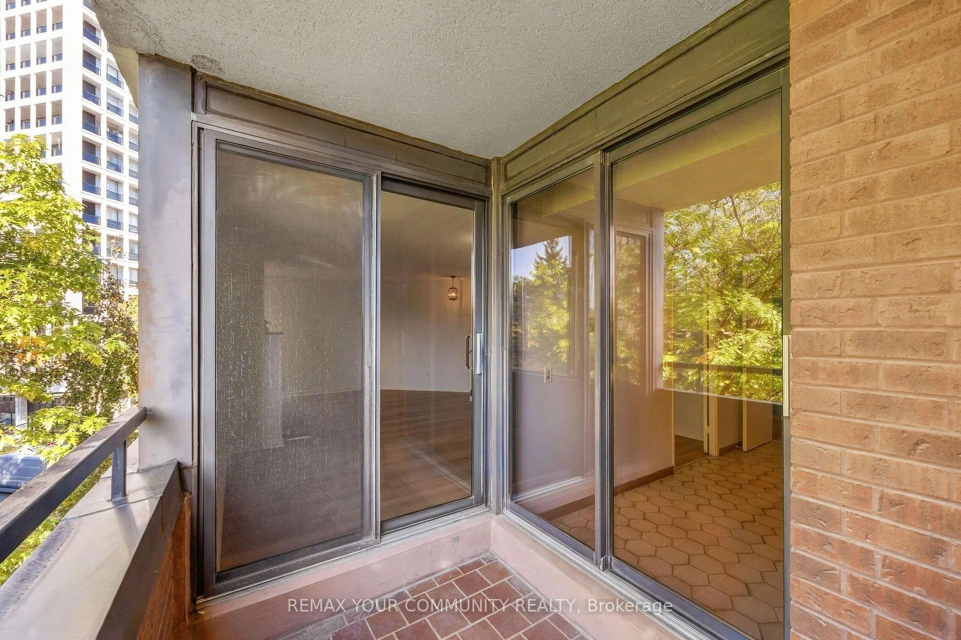 Photo 28 of Unit 410, 349 St Clair Avenue W, Toronto, Casa Loma — HOMEH