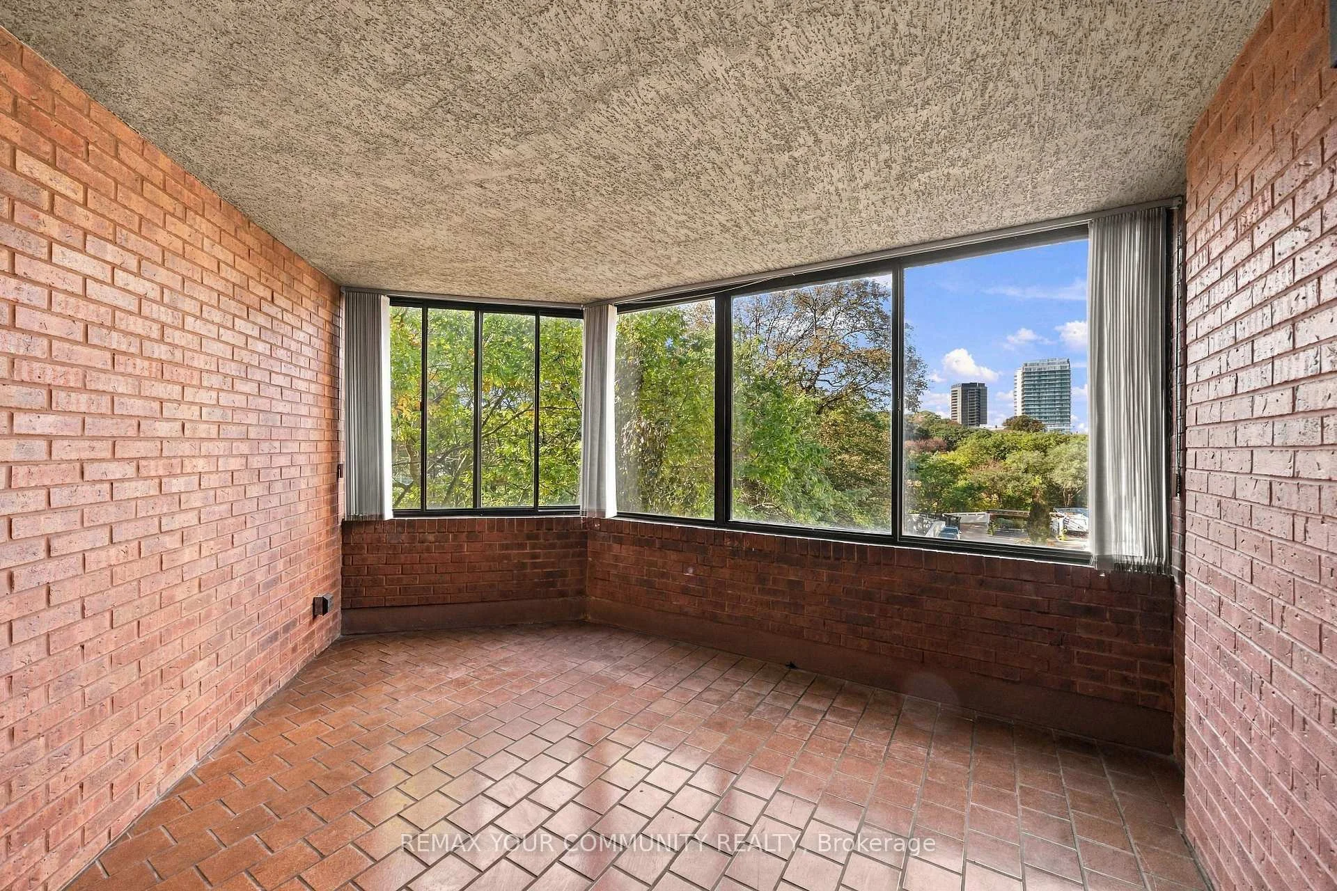 Photo 30 of Unit 410, 349 St Clair Avenue W, Toronto, Casa Loma — HOMEH