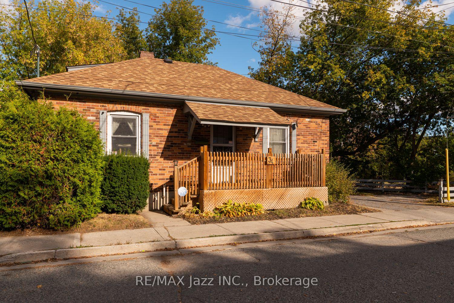 Photo 2 of 34 Jackson Avenue, Peterborough, Town Ward 3 — HOMEH