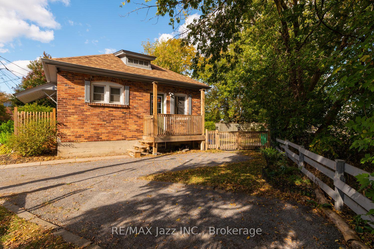 Photo 3 of 34 Jackson Avenue, Peterborough, Town Ward 3 — HOMEH