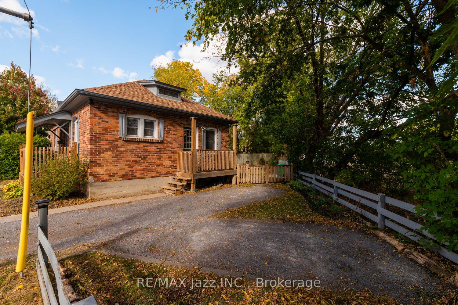 Photo 4 of 34 Jackson Avenue, Peterborough, Town Ward 3 — HOMEH