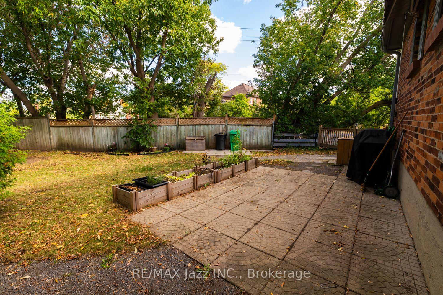 Photo 8 of 34 Jackson Avenue, Peterborough, Town Ward 3 — HOMEH