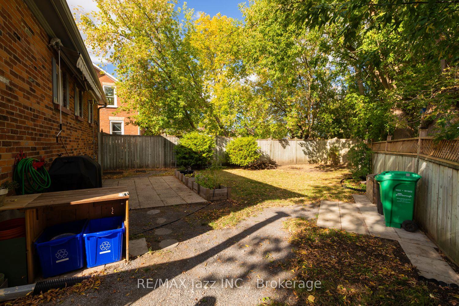 Photo 10 of 34 Jackson Avenue, Peterborough, Town Ward 3 — HOMEH