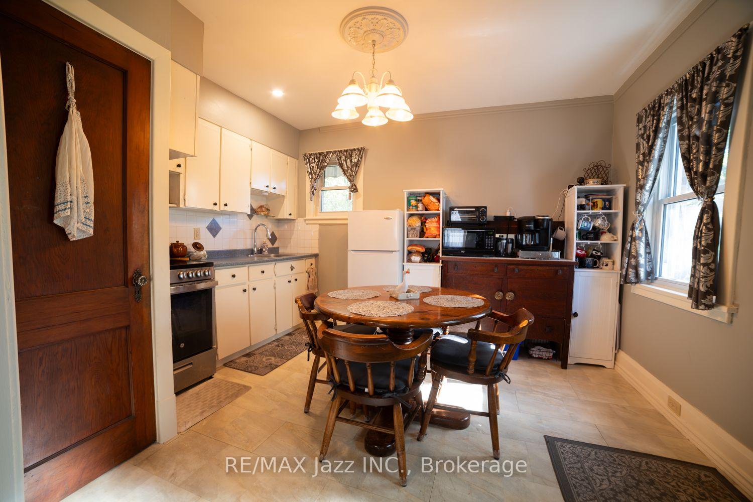 Photo 12 of 34 Jackson Avenue, Peterborough, Town Ward 3 — HOMEH