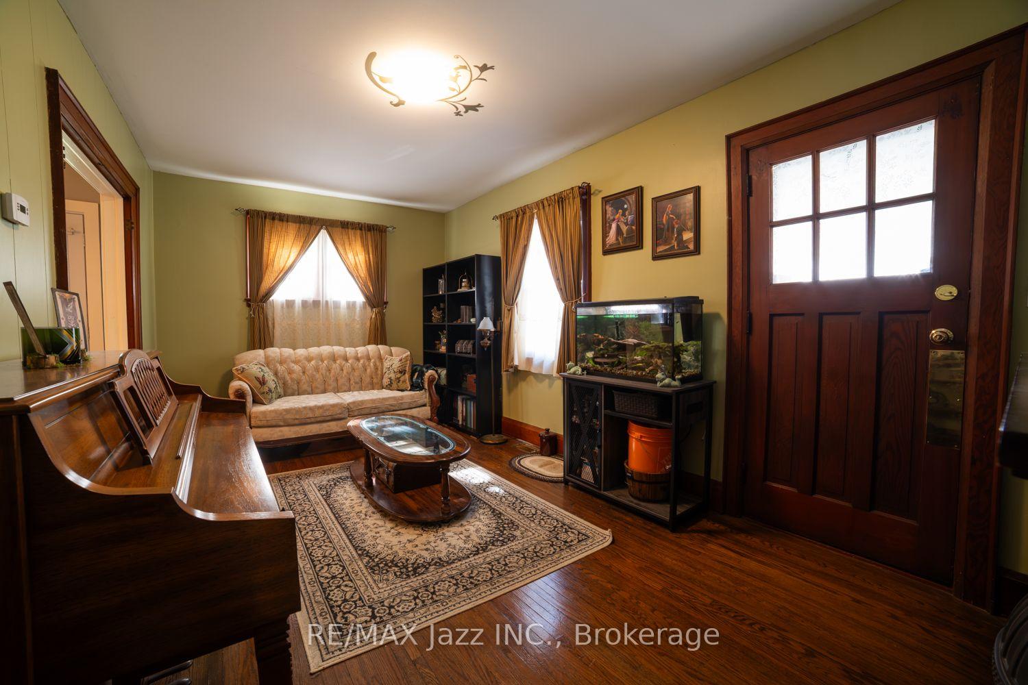 Photo 17 of 34 Jackson Avenue, Peterborough, Town Ward 3 — HOMEH