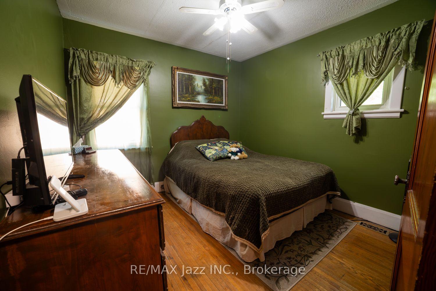 Photo 18 of 34 Jackson Avenue, Peterborough, Town Ward 3 — HOMEH