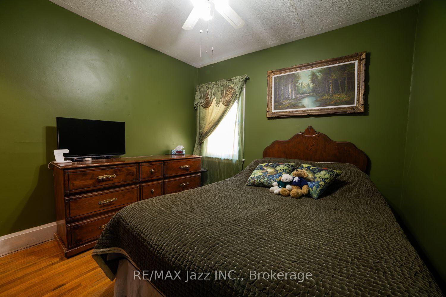 Photo 19 of 34 Jackson Avenue, Peterborough, Town Ward 3 — HOMEH