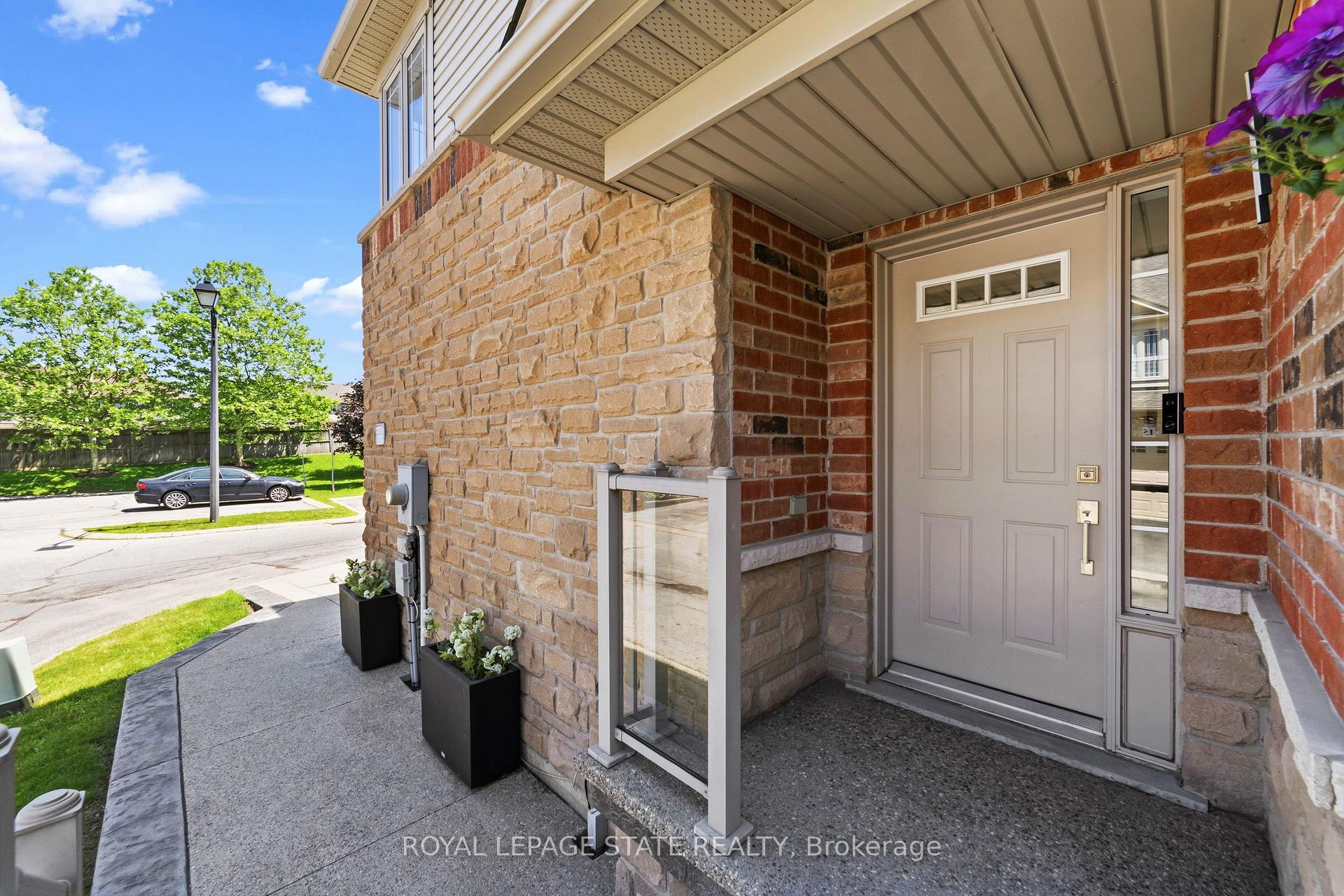 Photo 2 of Unit 13, 242 Upper Mount Albion Road, Hamilton, Stoney Creek Mountain — HOMEH