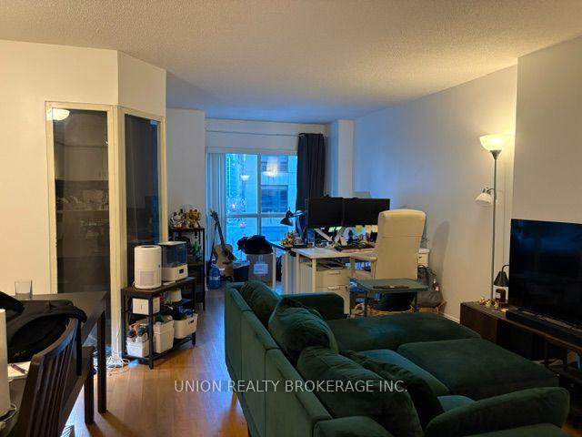 Photo 4 of Unit 411, 25 The Esplanade, Toronto, Waterfront Communities — HOMEH