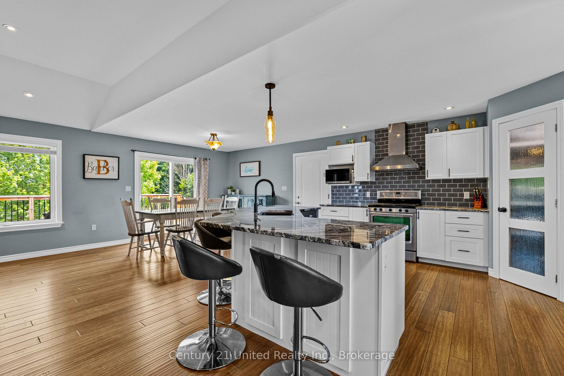 Photo 3 of 929 Mount Pleasant Road, Cavan Monaghan, Cavan Twp — HOMEH
