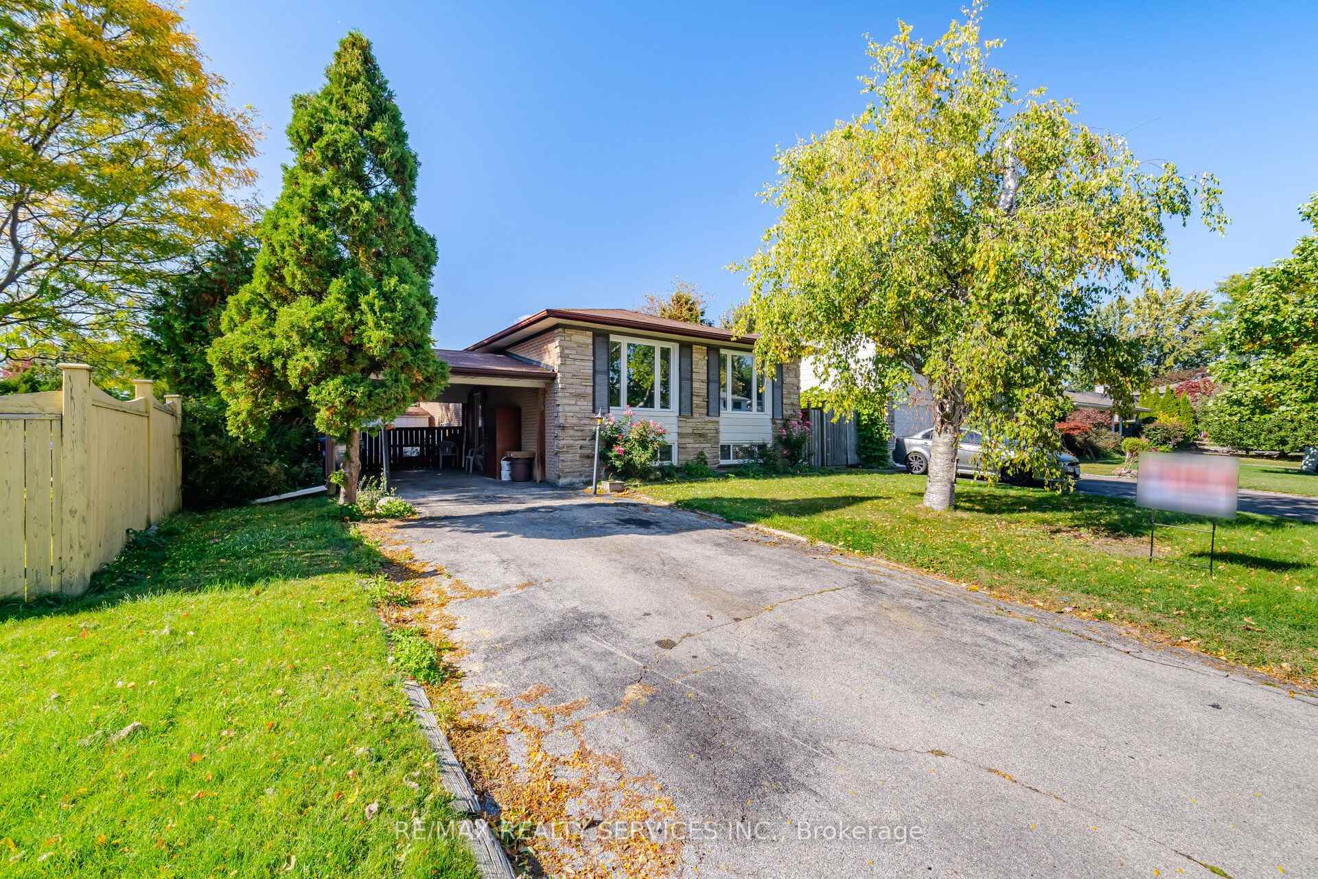 Photo 4 of 49 Ferndale Crescent, Brampton, Brampton East — HOMEH