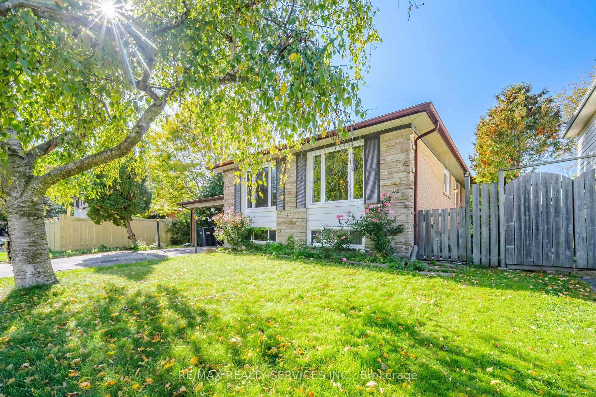 Photo 5 of 49 Ferndale Crescent, Brampton, Brampton East — HOMEH