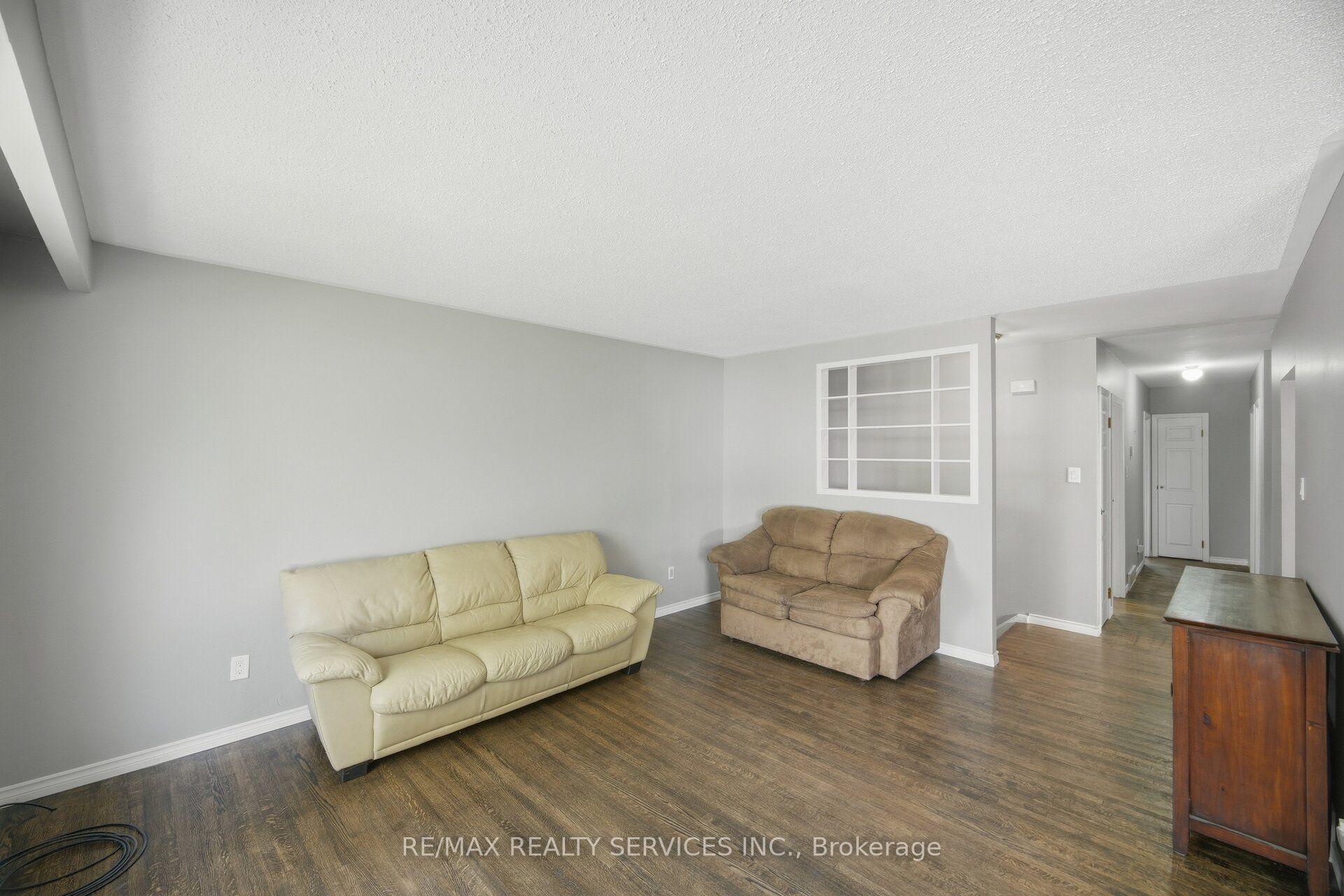 Photo 9 of 49 Ferndale Crescent, Brampton, Brampton East — HOMEH