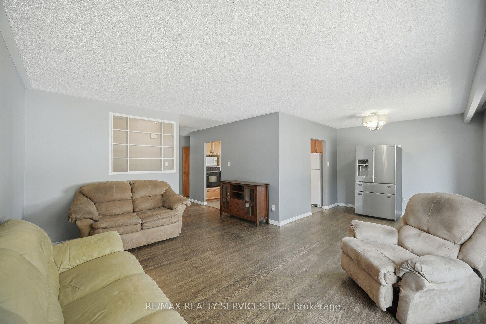 Photo 11 of 49 Ferndale Crescent, Brampton, Brampton East — HOMEH