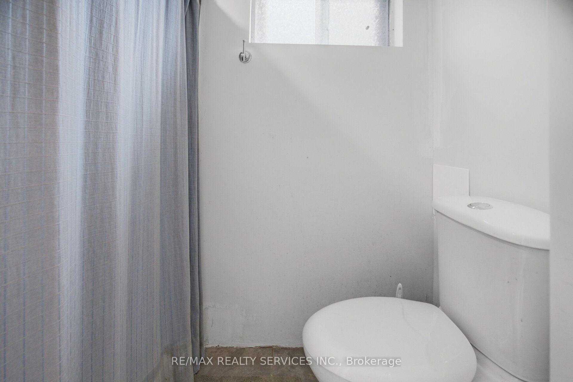 Photo 39 of 49 Ferndale Crescent, Brampton, Brampton East — HOMEH