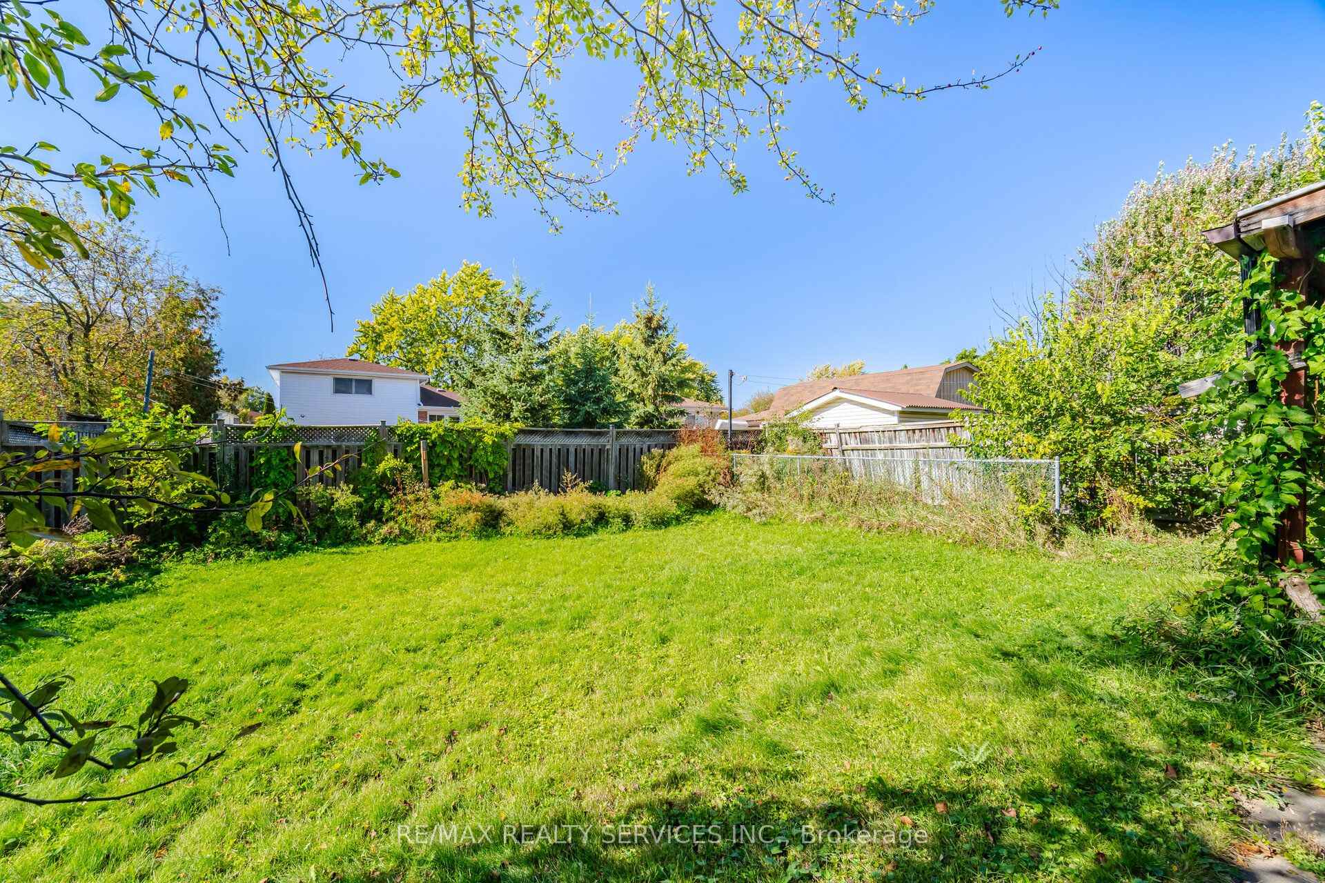 Photo 42 of 49 Ferndale Crescent, Brampton, Brampton East — HOMEH