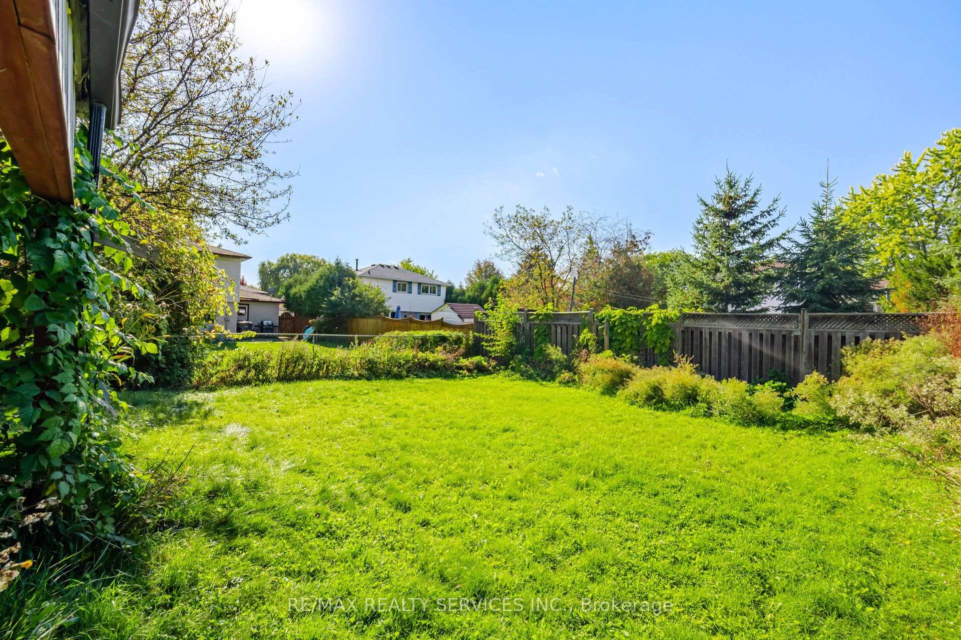 Photo 43 of 49 Ferndale Crescent, Brampton, Brampton East — HOMEH