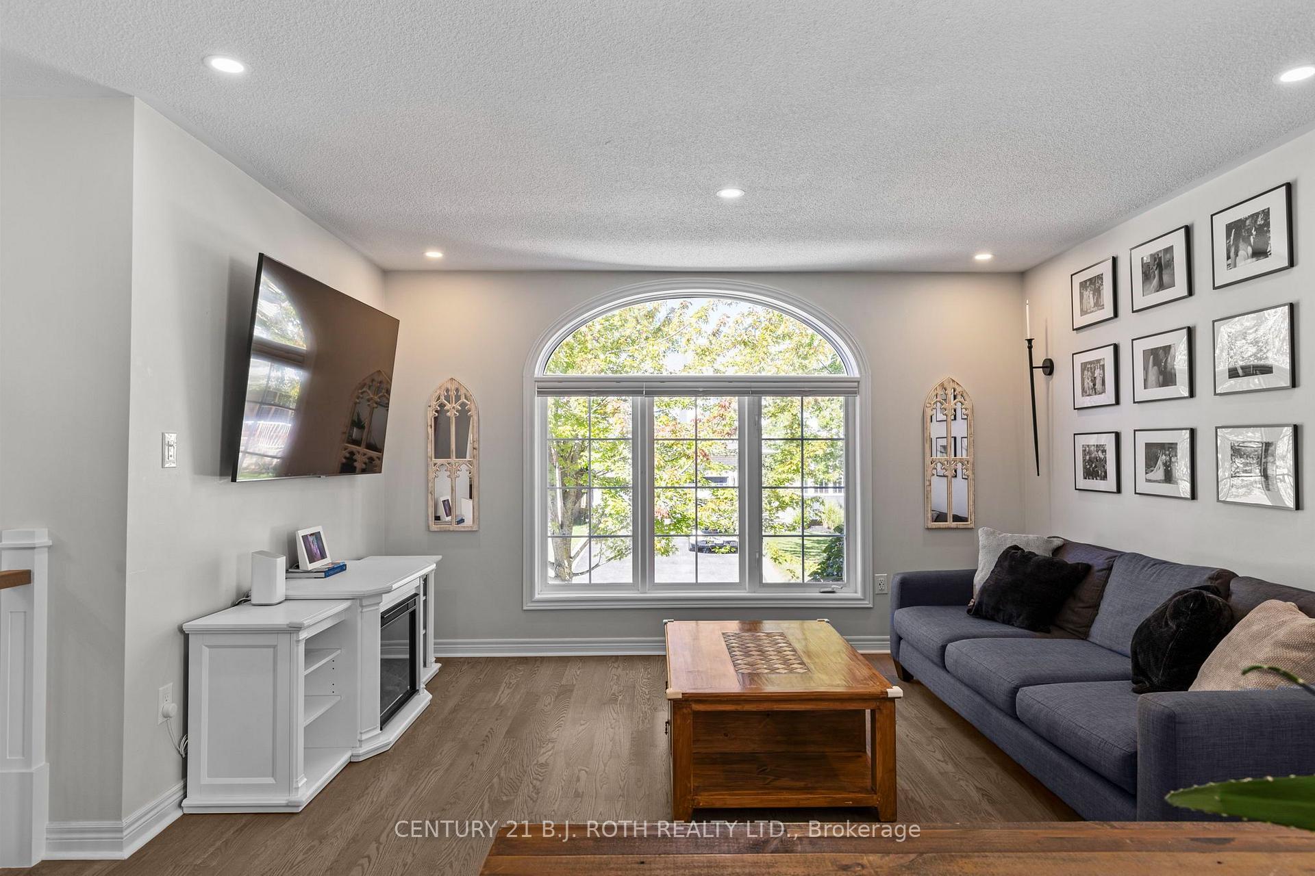 Photo 8 of 25 Cranberry Lane, Barrie, Holly — HOMEH