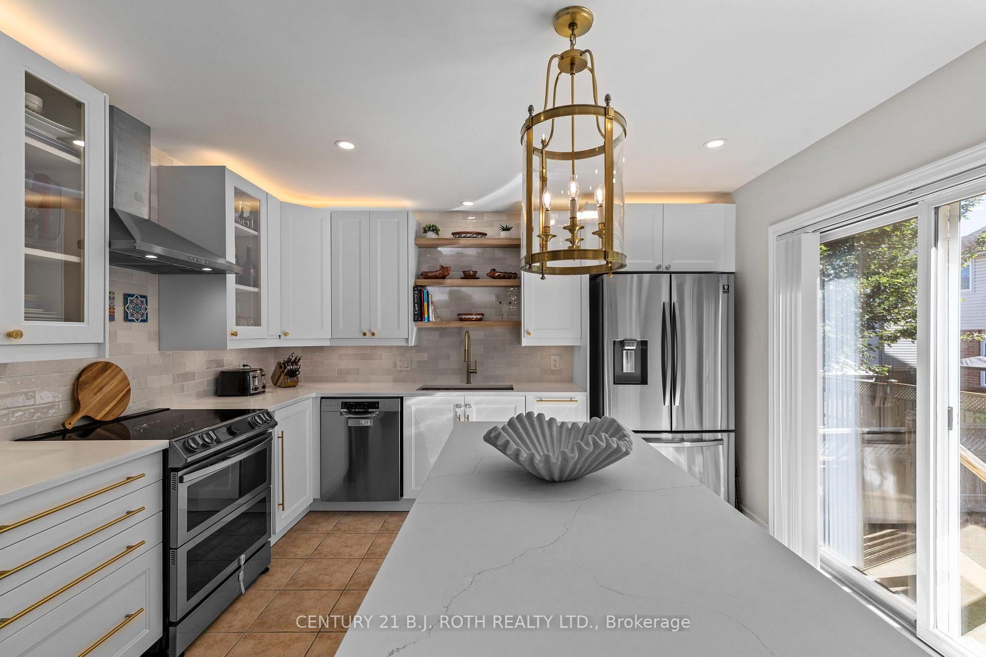 Photo 12 of 25 Cranberry Lane, Barrie, Holly — HOMEH