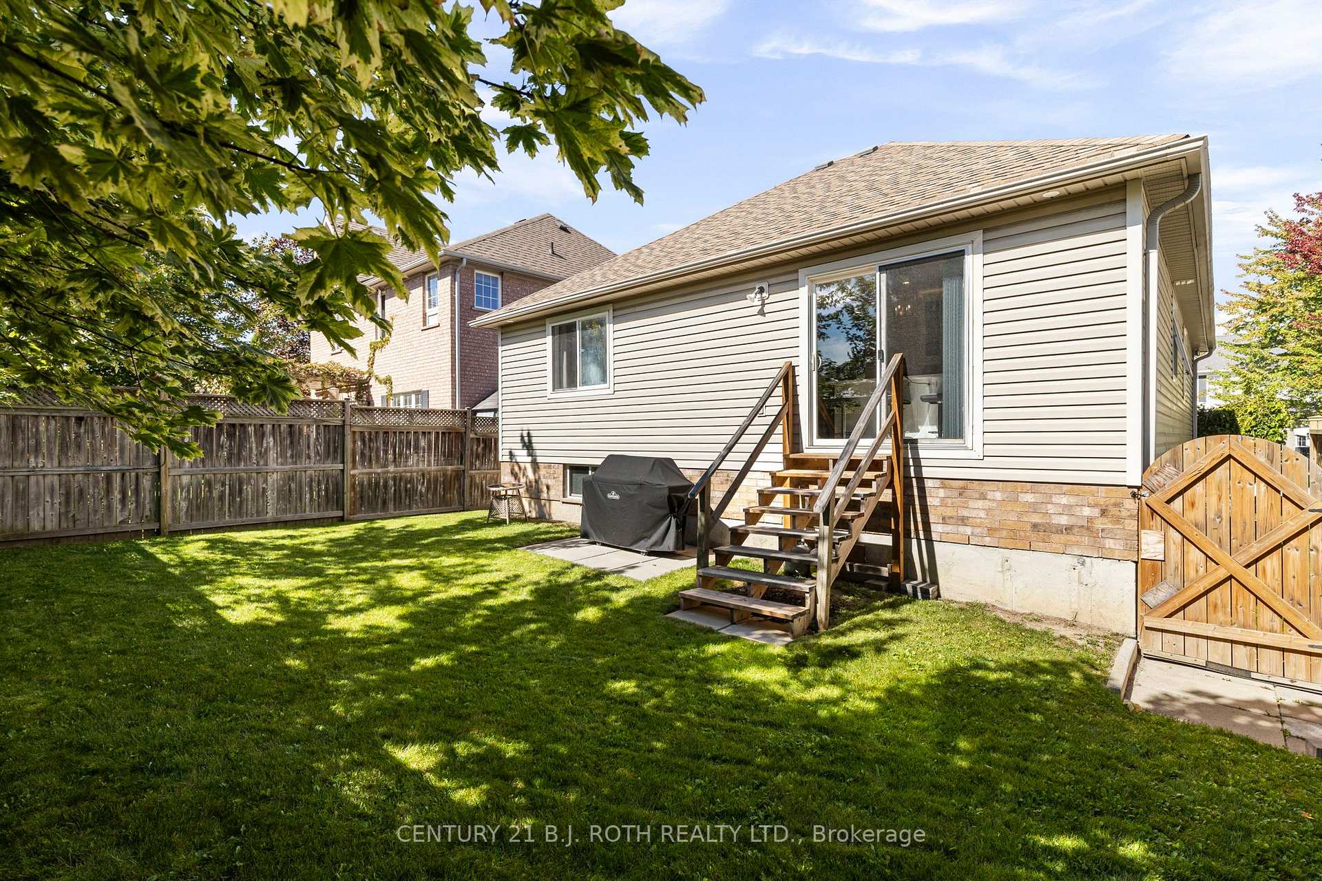 Photo 20 of 25 Cranberry Lane, Barrie, Holly — HOMEH