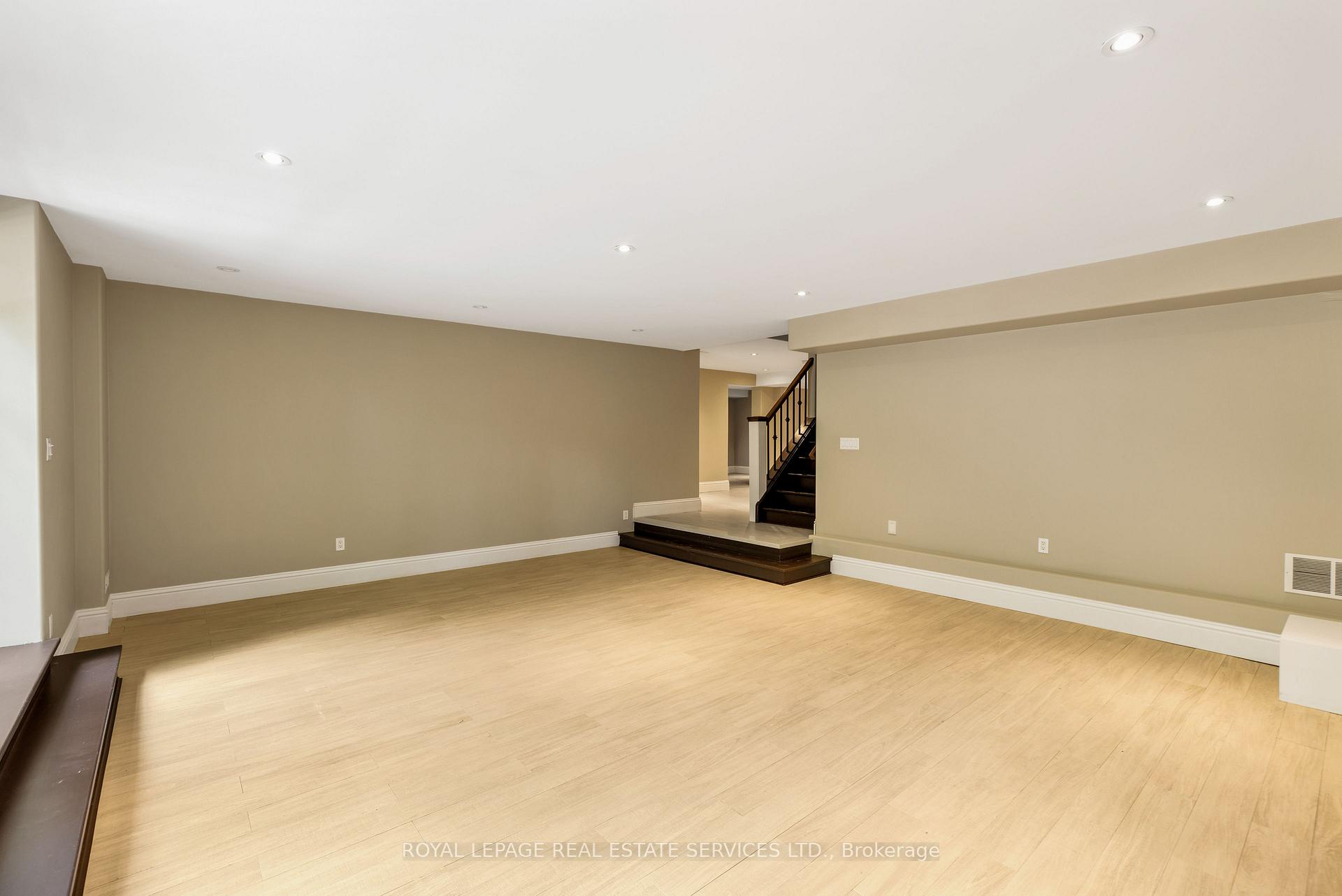 Photo 35 of 1387 Willowdown Road, Oakville, Southwest — HOMEH
