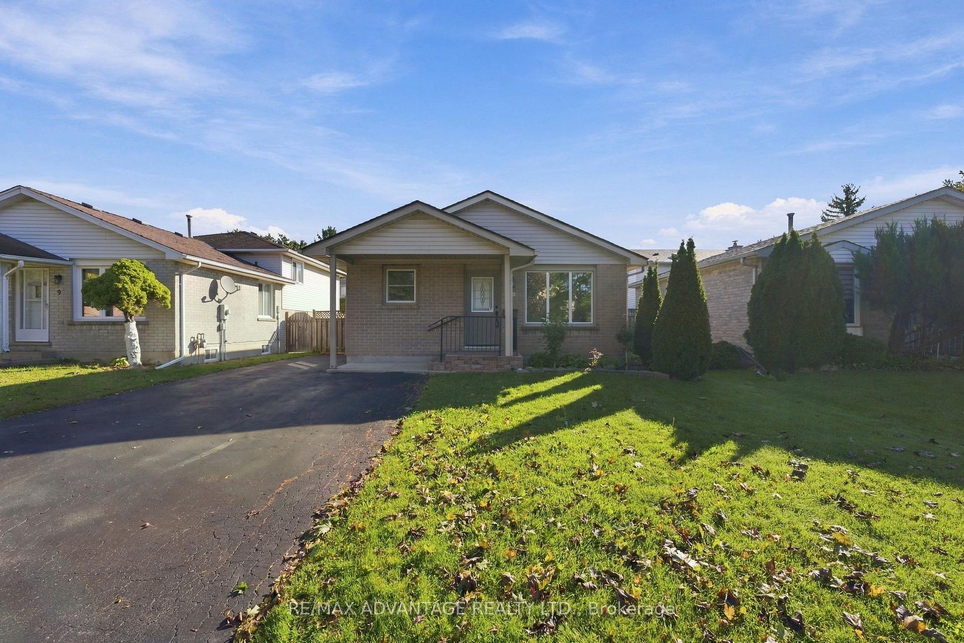 Photo 1 of 15 Cheswick Circle, London, South X — HOMEH