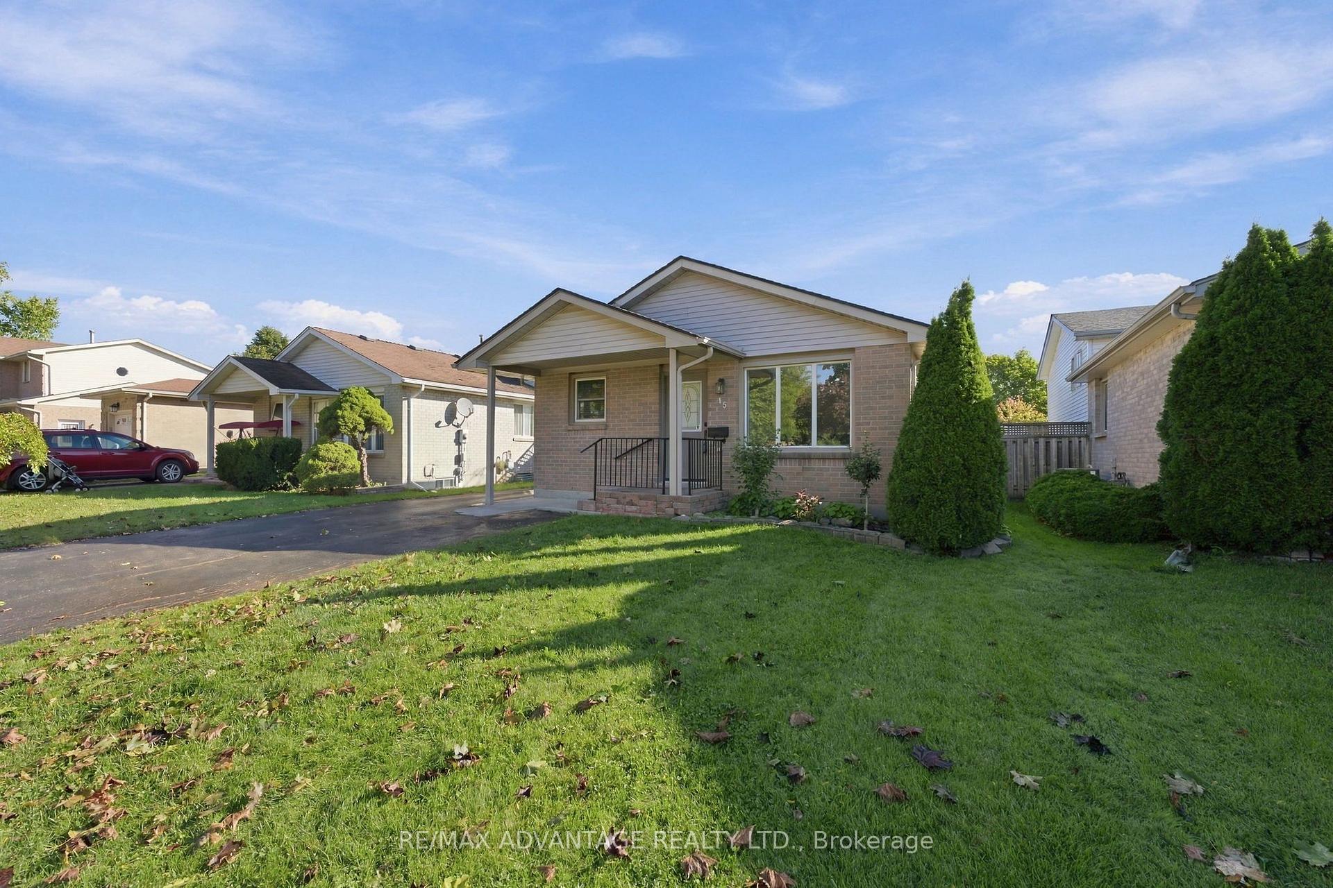 Photo 2 of 15 Cheswick Circle, London, South X — HOMEH