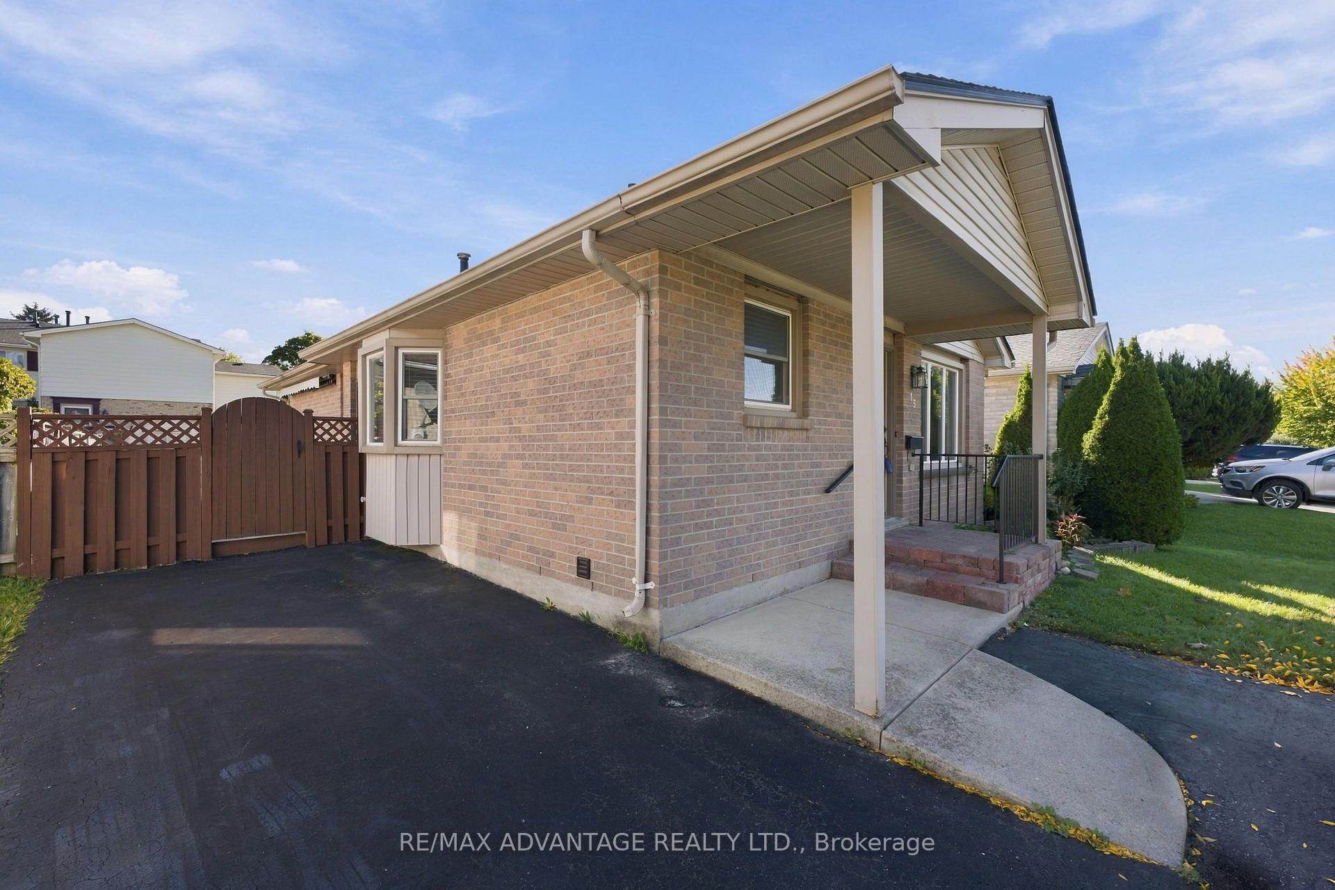 Photo 3 of 15 Cheswick Circle, London, South X — HOMEH