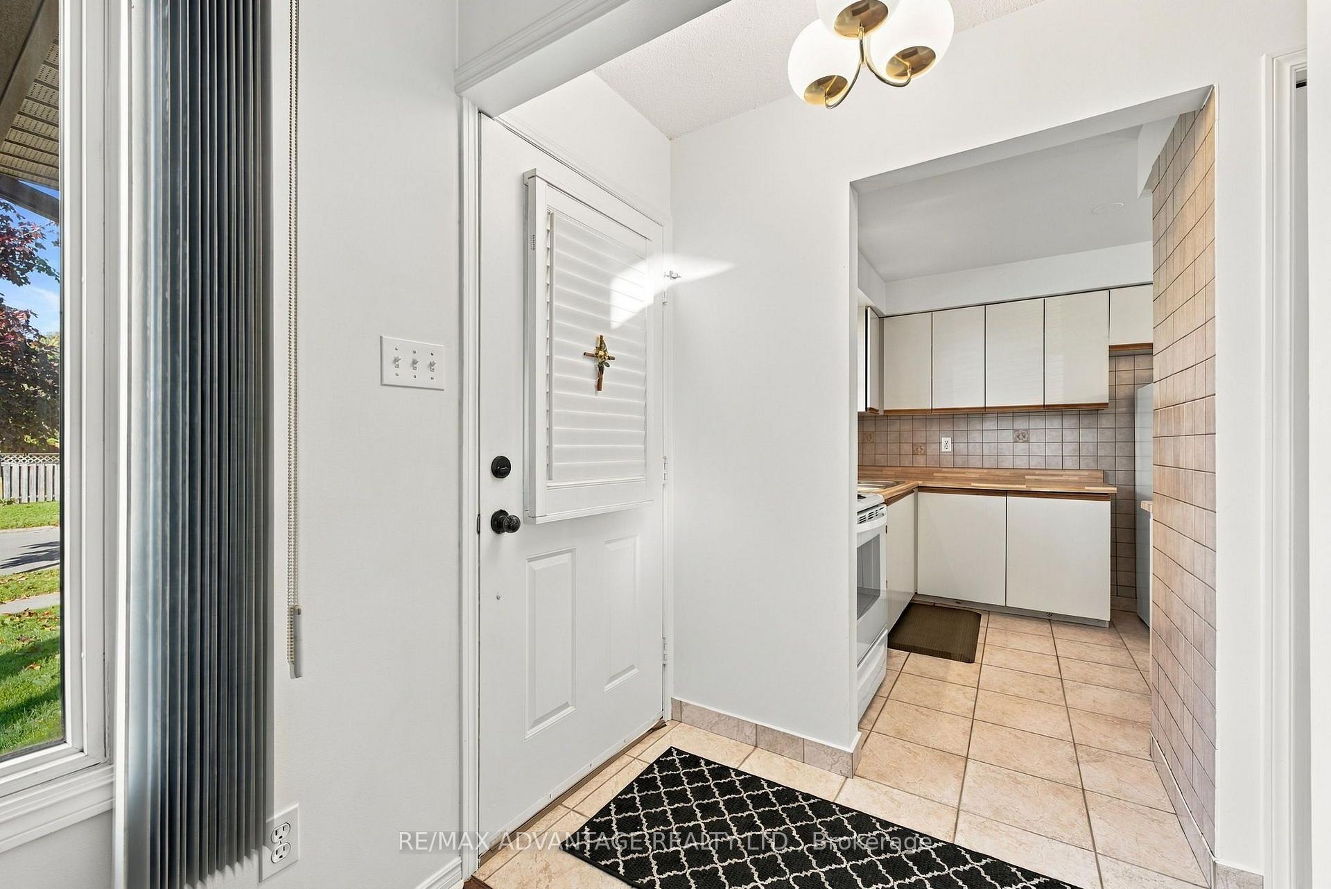 Photo 5 of 15 Cheswick Circle, London, South X — HOMEH