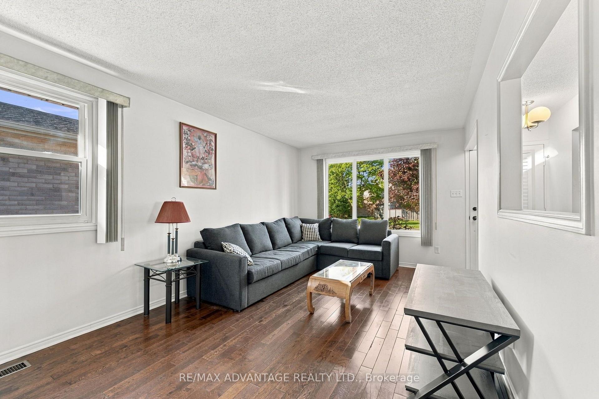 Photo 6 of 15 Cheswick Circle, London, South X — HOMEH