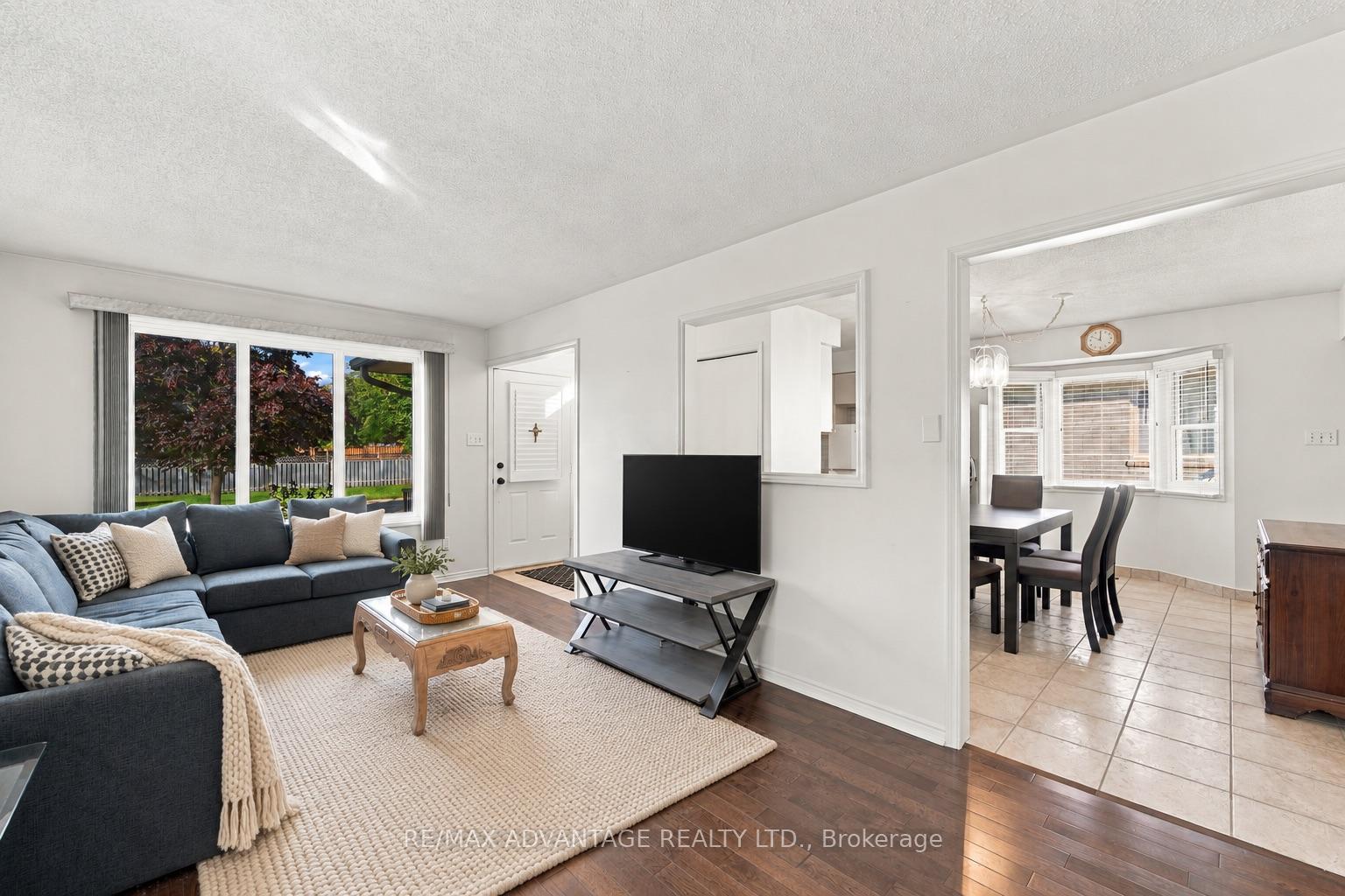 Photo 8 of 15 Cheswick Circle, London, South X — HOMEH