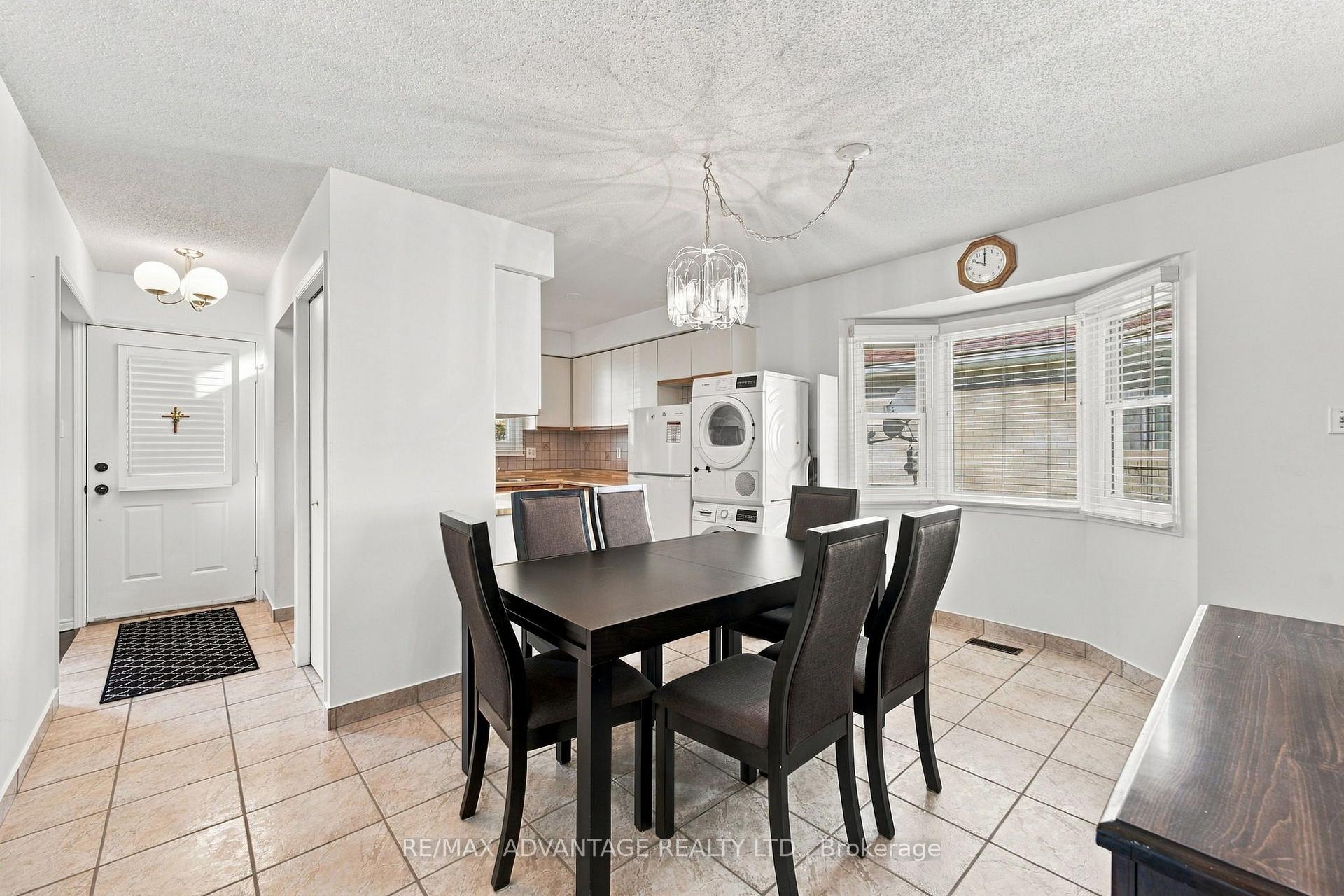 Photo 9 of 15 Cheswick Circle, London, South X — HOMEH