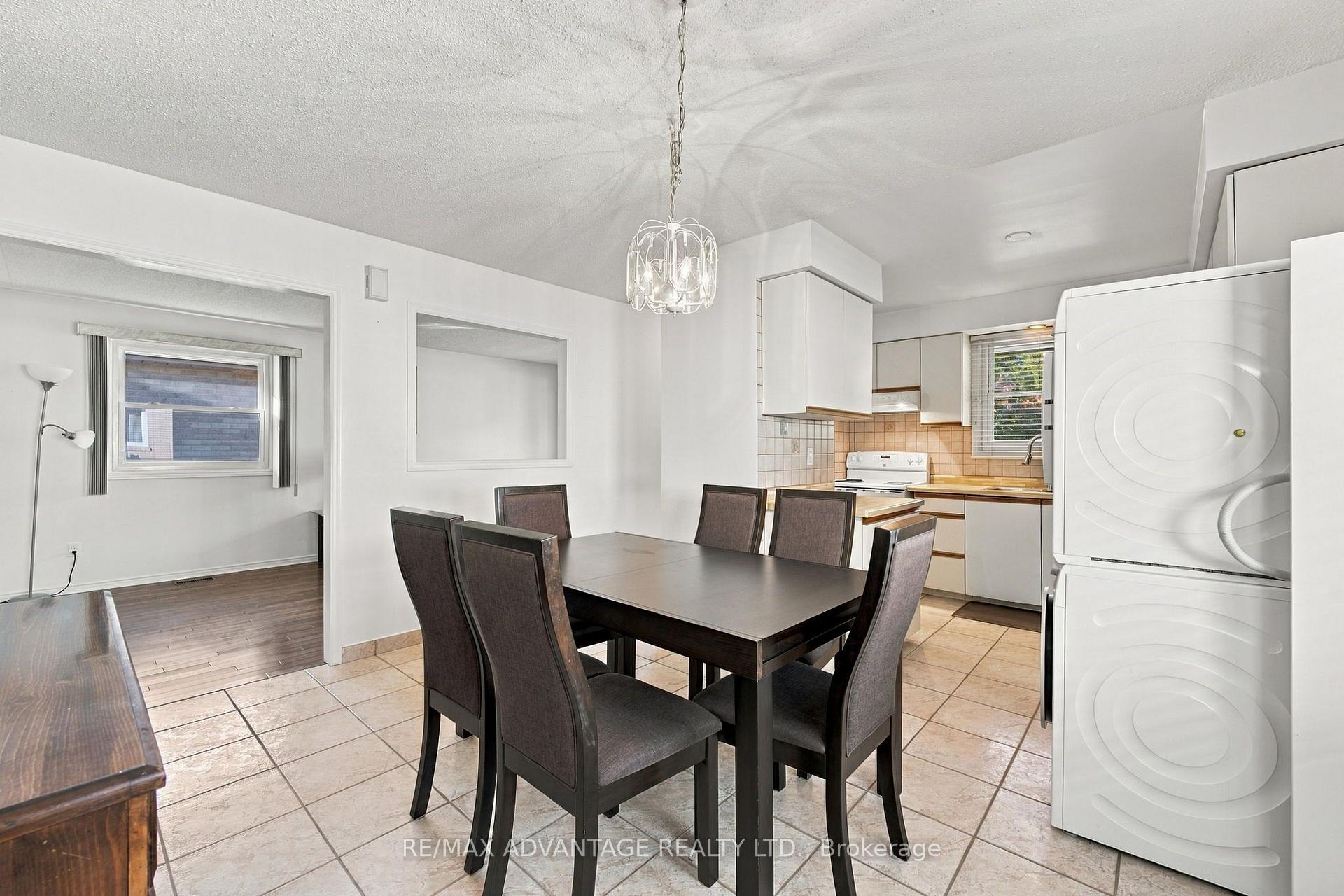 Photo 10 of 15 Cheswick Circle, London, South X — HOMEH