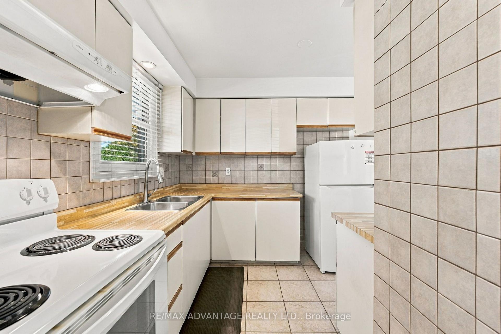 Photo 12 of 15 Cheswick Circle, London, South X — HOMEH