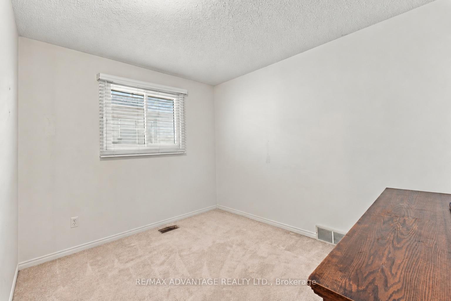 Photo 13 of 15 Cheswick Circle, London, South X — HOMEH
