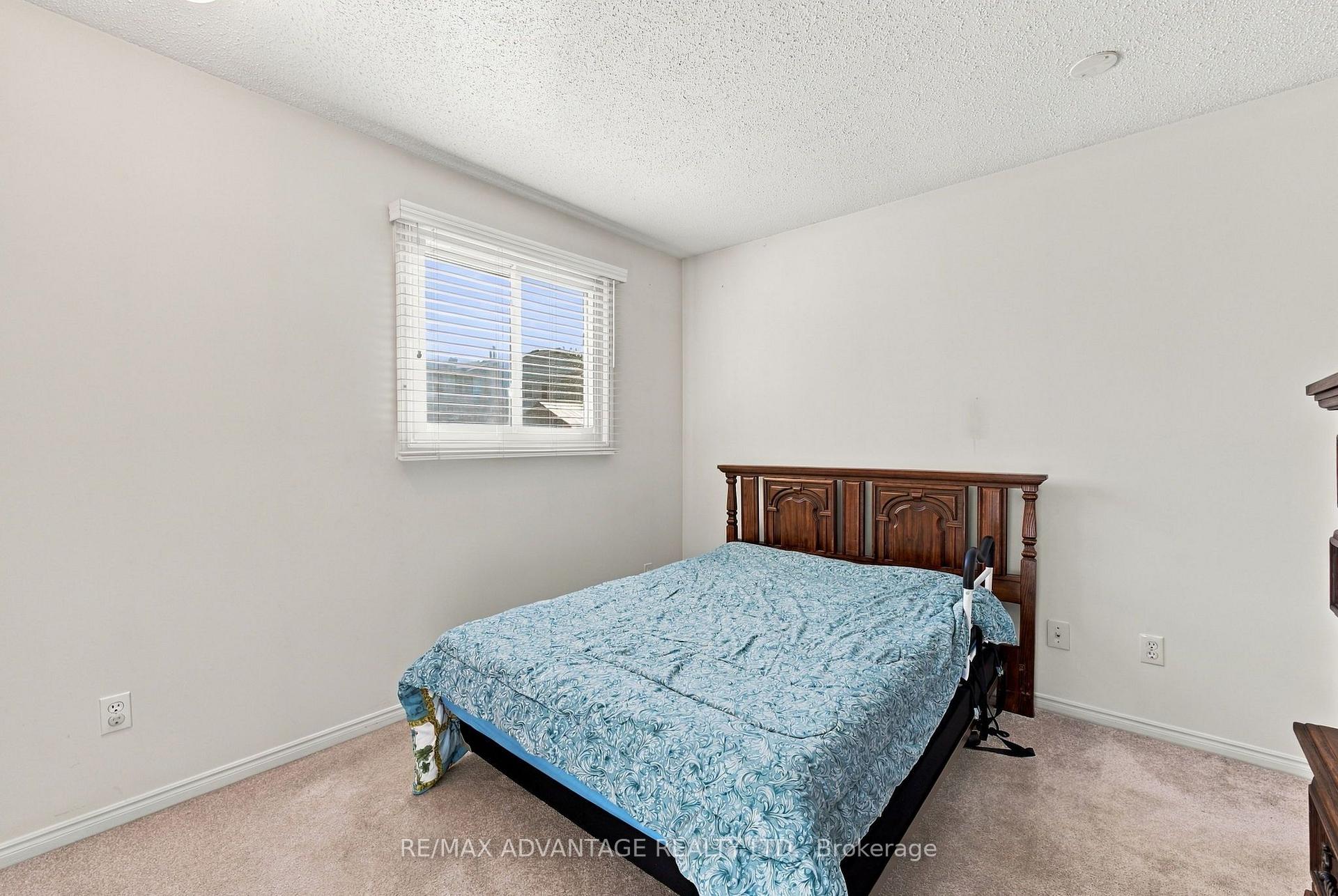 Photo 17 of 15 Cheswick Circle, London, South X — HOMEH