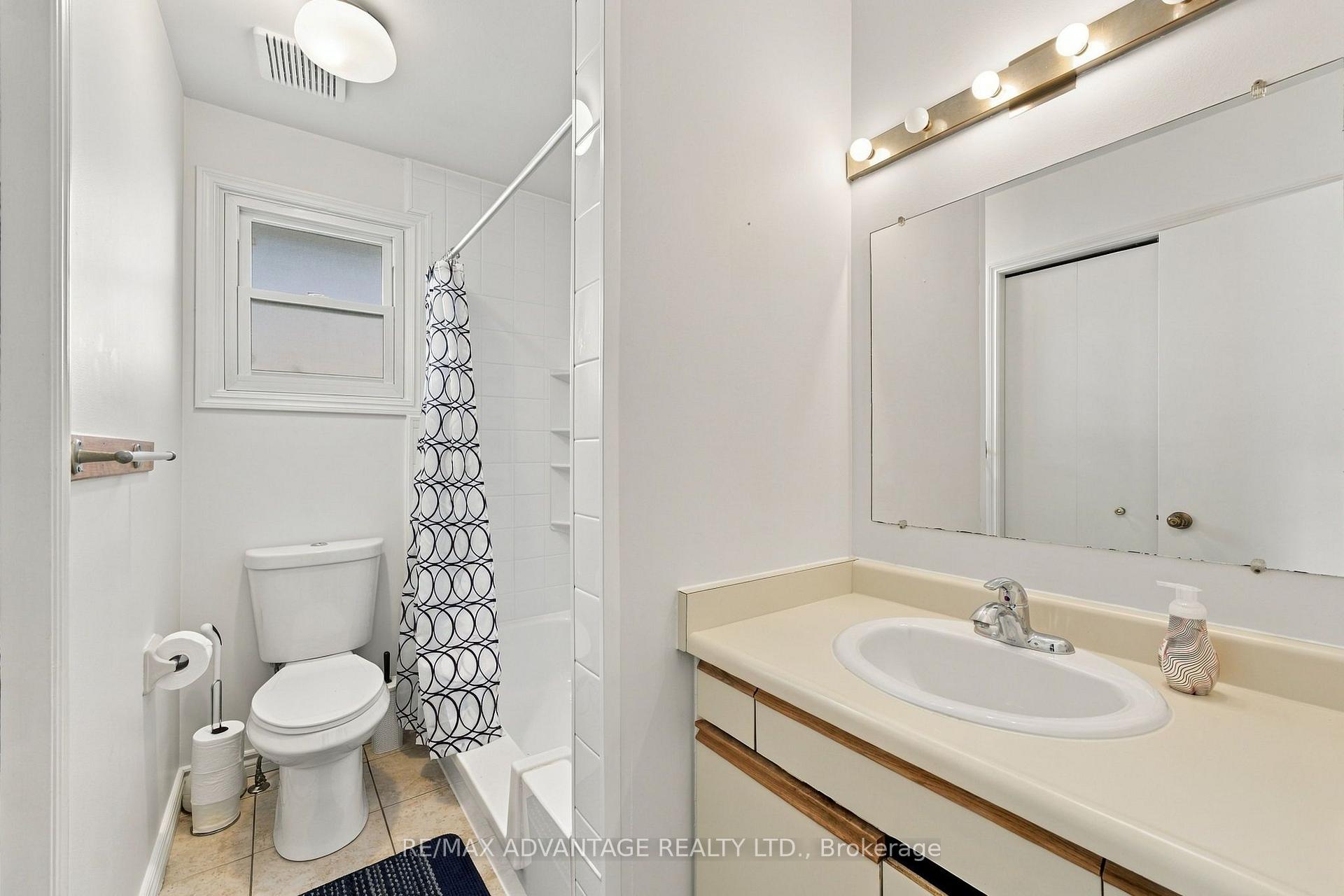 Photo 19 of 15 Cheswick Circle, London, South X — HOMEH