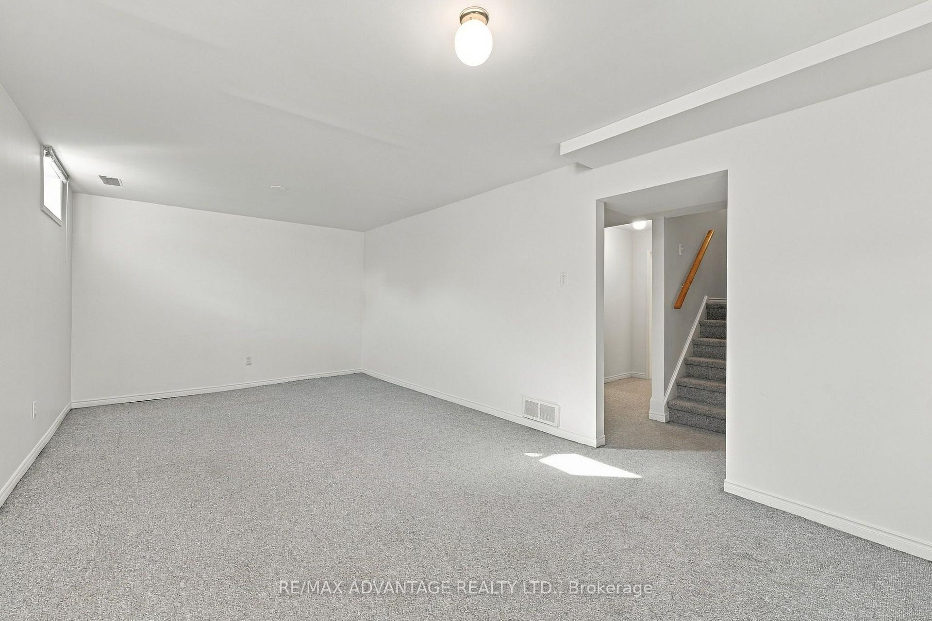 Photo 20 of 15 Cheswick Circle, London, South X — HOMEH