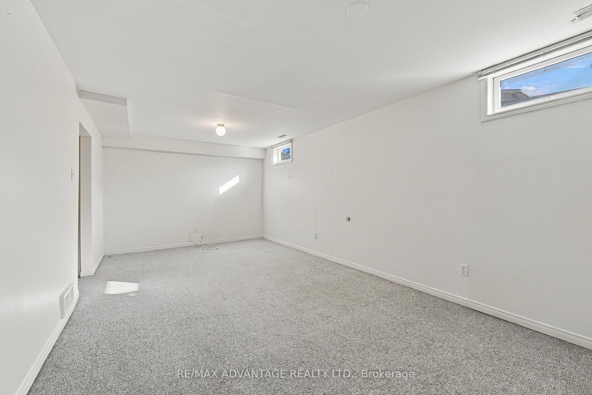 Photo 21 of 15 Cheswick Circle, London, South X — HOMEH