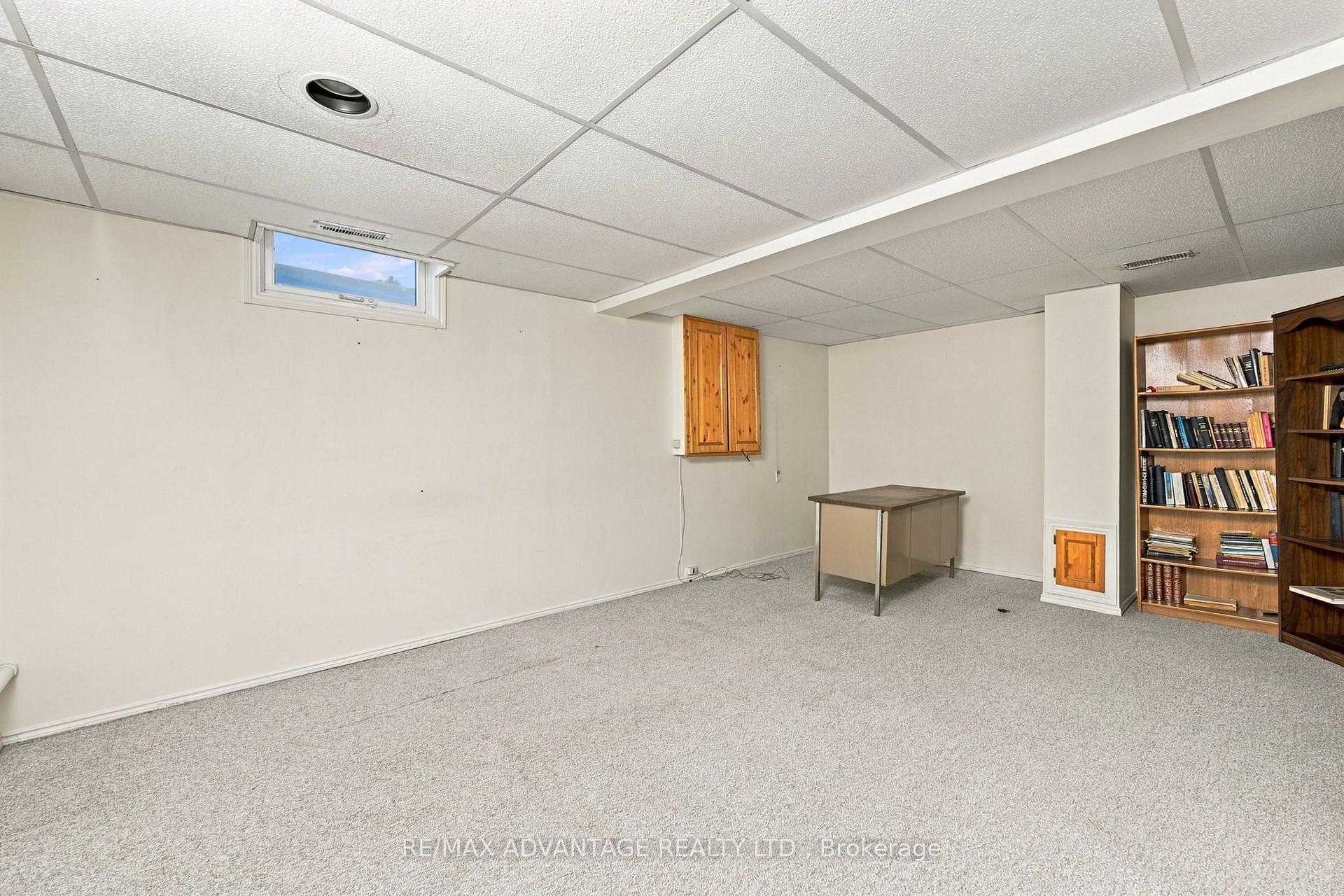 Photo 23 of 15 Cheswick Circle, London, South X — HOMEH