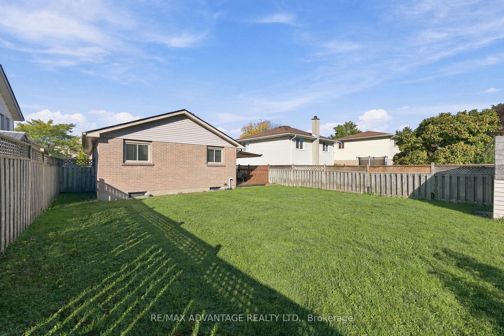 Photo 31 of 15 Cheswick Circle, London, South X — HOMEH