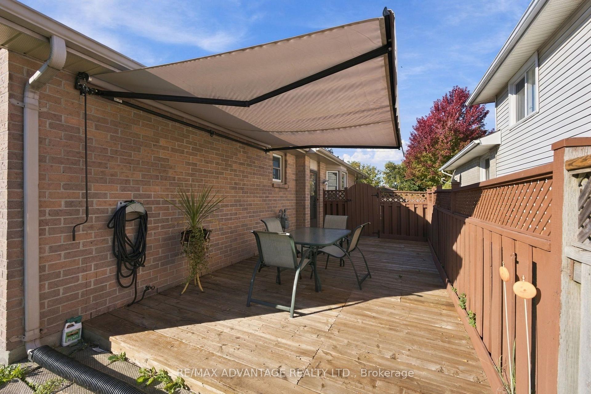 Photo 34 of 15 Cheswick Circle, London, South X — HOMEH