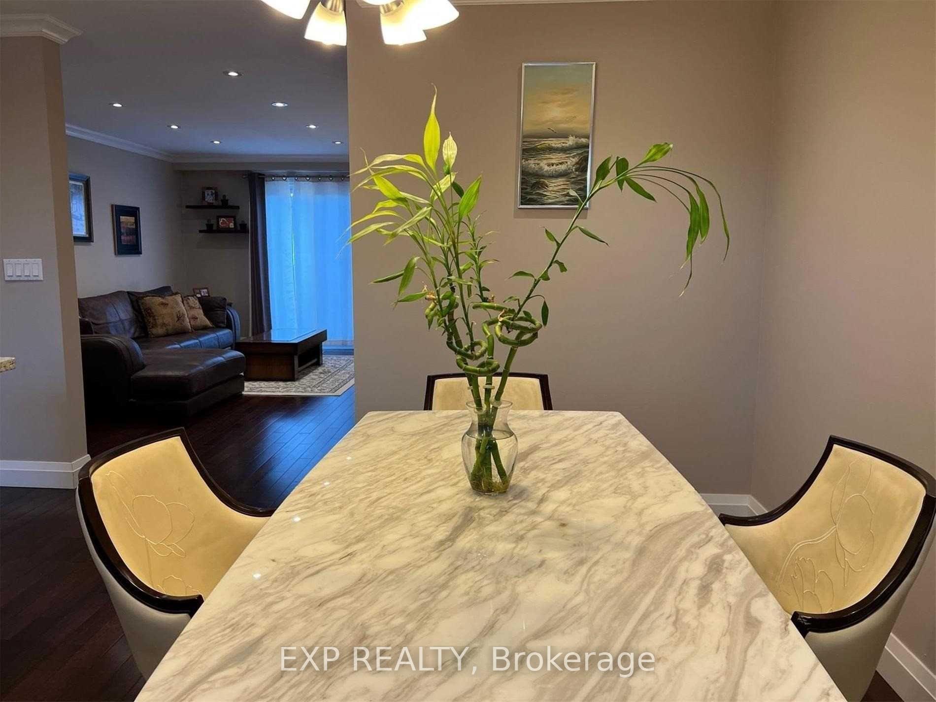 Photo 3 of Unit 56, 1776 John Street, Markham, Bayview Fairway-Bayview Country Club Estates — HOMEH