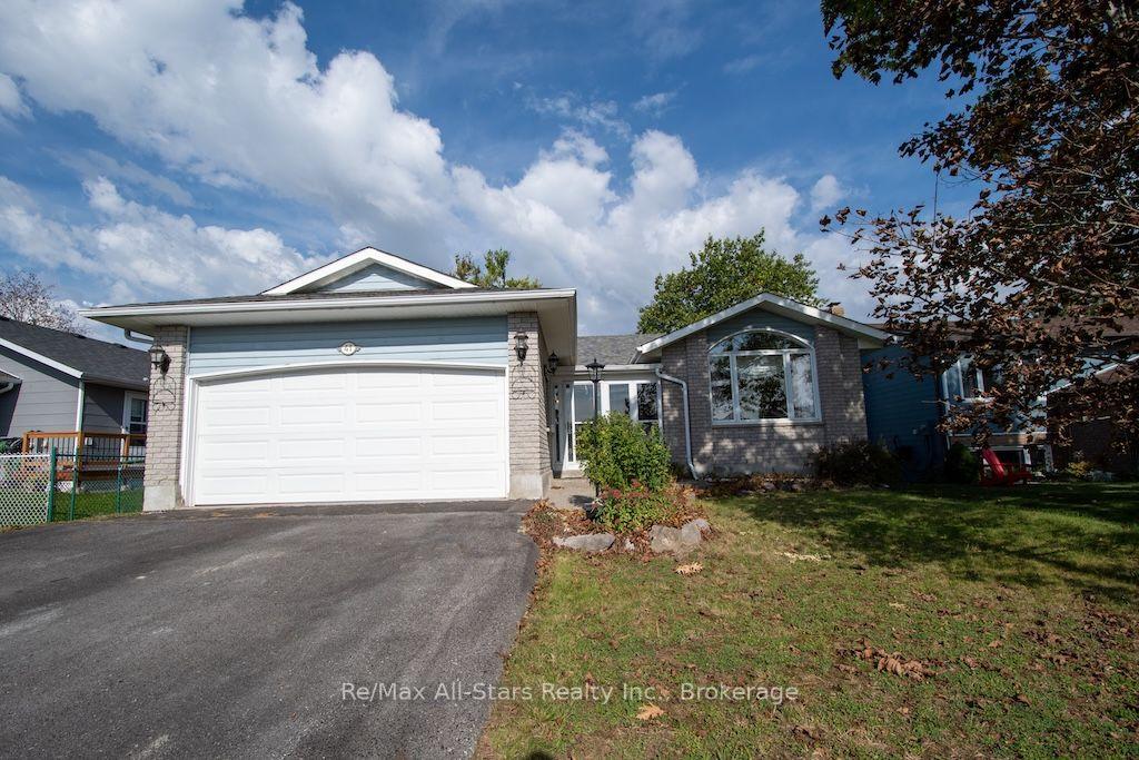 Photo 2 of 41 Cedartree Lane, Kawartha Lakes, Bobcaygeon — HOMEH