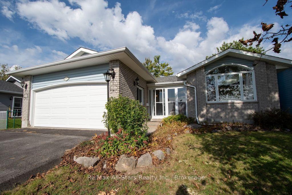 Photo 3 of 41 Cedartree Lane, Kawartha Lakes, Bobcaygeon — HOMEH