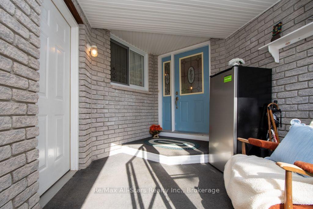 Photo 4 of 41 Cedartree Lane, Kawartha Lakes, Bobcaygeon — HOMEH